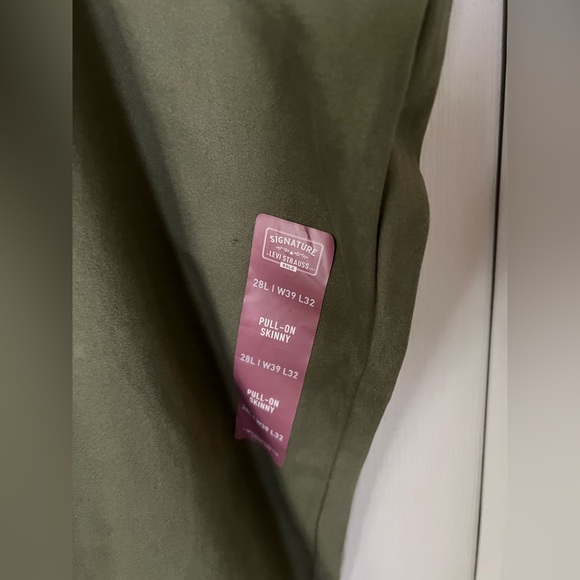 Signature by Levi Strauss & Co. Gold Label Women's Totally Shaping Pull-on Size - Picture 3 of 11